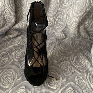 New Steve Madden Maracan lace up heeled boots